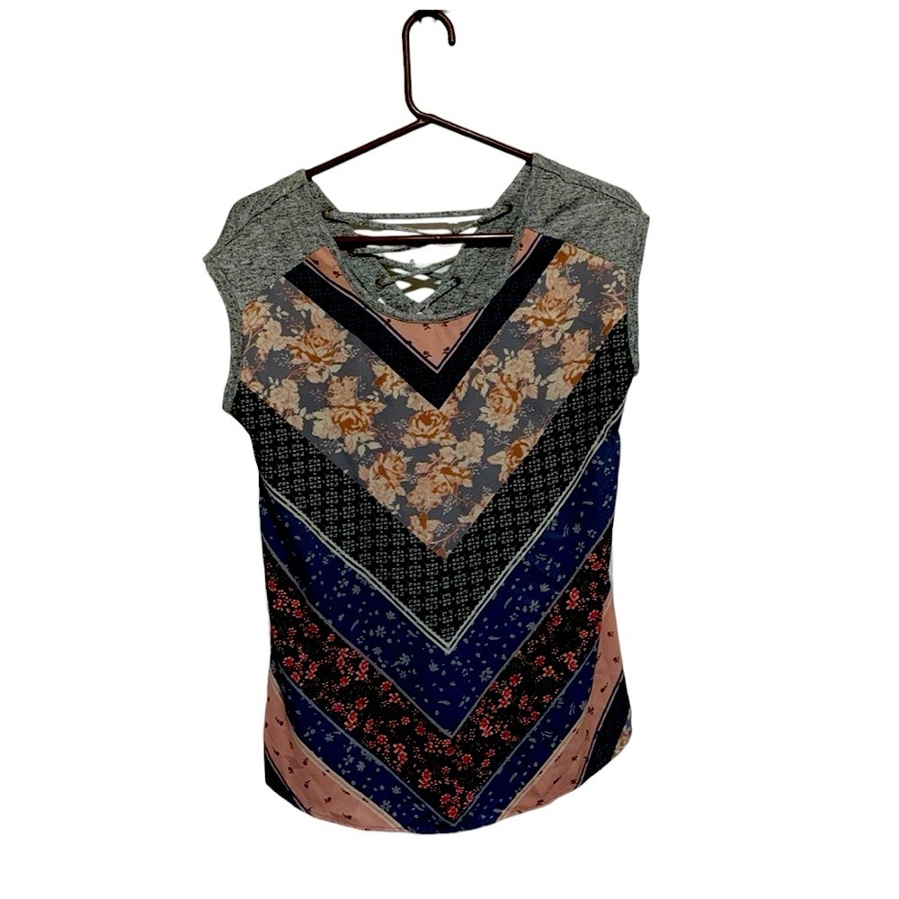 MAURICES WOMENS SHORT SLEEVE PATCHWORK TOP SHEAR FRONT CRISS CROSS BACK SMALL - Picture 1 of 5